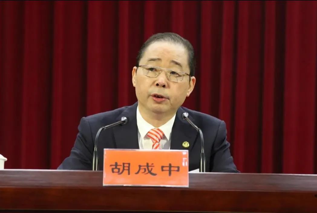 75亿身家知名温商短线交易小赚5万余元，连累39岁儿子被立案调查