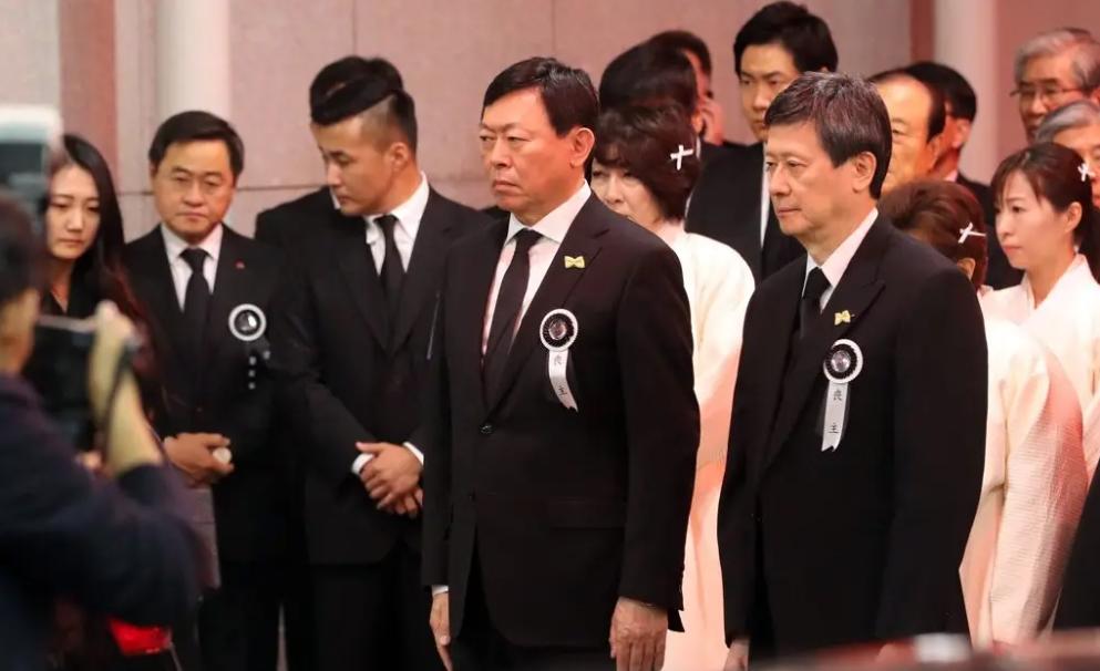 揭露韩国财阀丑闻：父子“共享”同一女星，桃色之国日本自愧不如