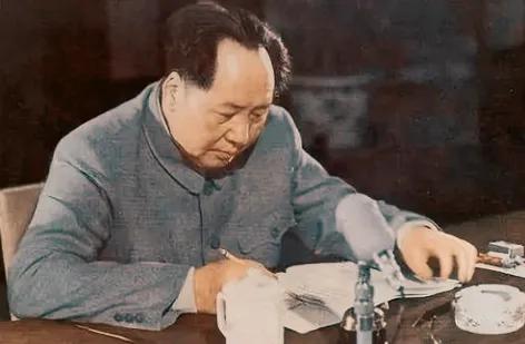 毛*东泽**写了一首名词，杨开慧：这首词真好，就是前几句太苍凉了