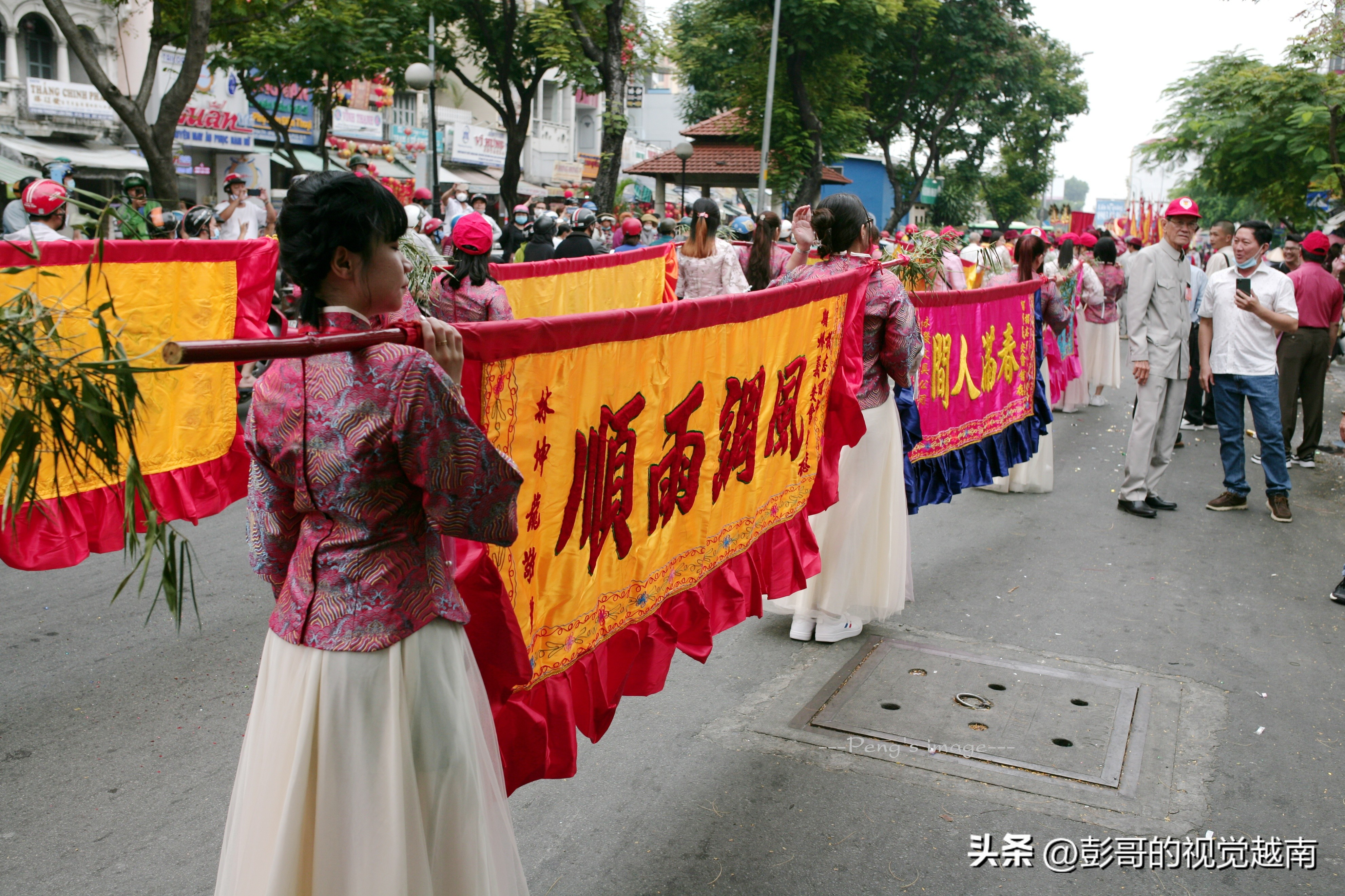 越南西貢華人的【恭請關聖帝君聖駕出遊】活動。