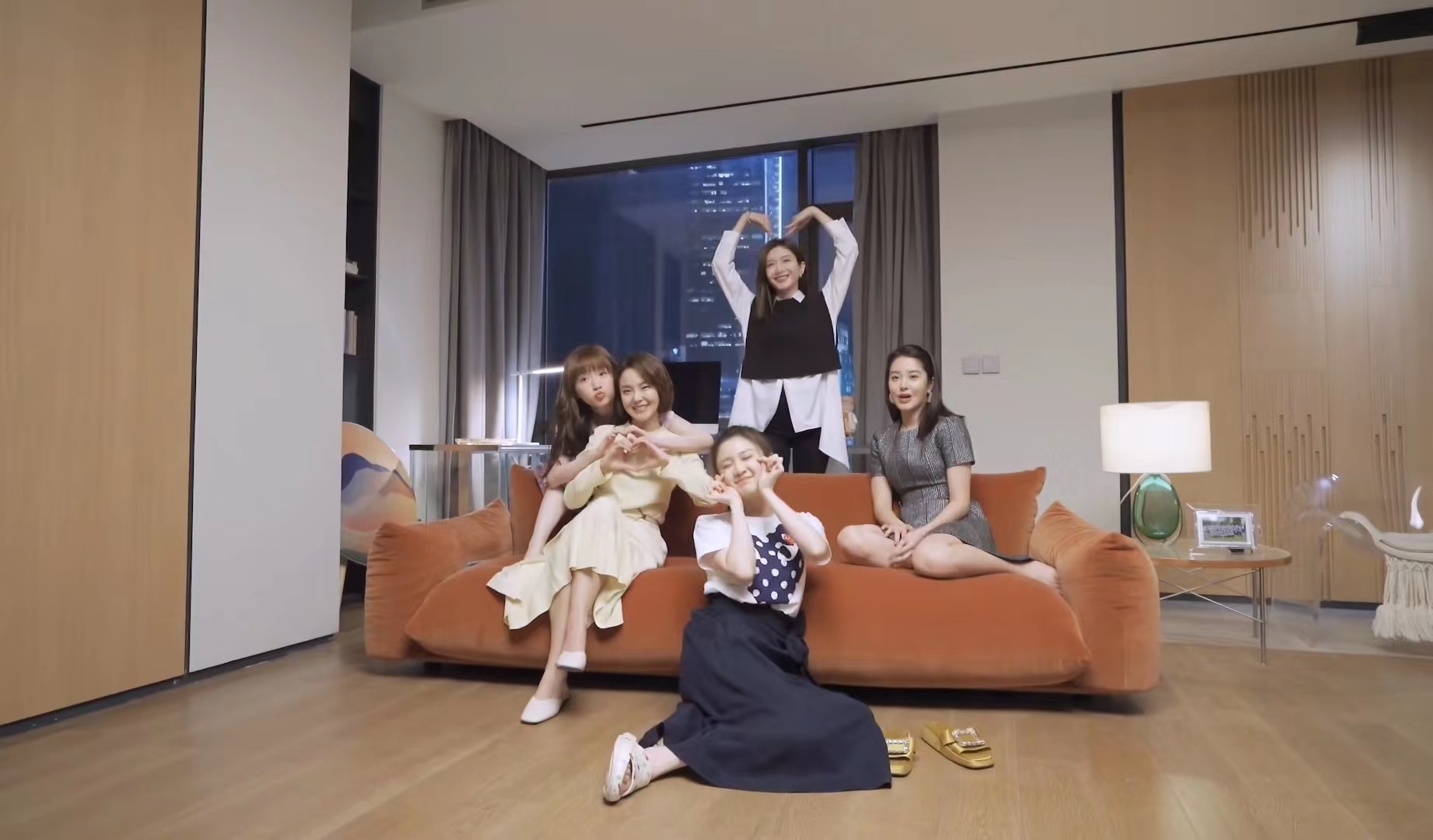 欢乐颂未婚先孕邱莹莹樊胜美,欢乐颂何悯鸿未婚先孕哪一集