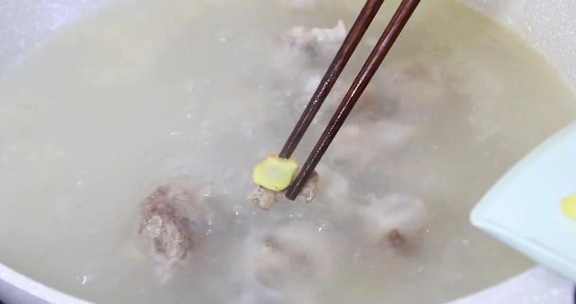 炖莲藕要怎么做才好吃,炖莲藕怎么切不会碎