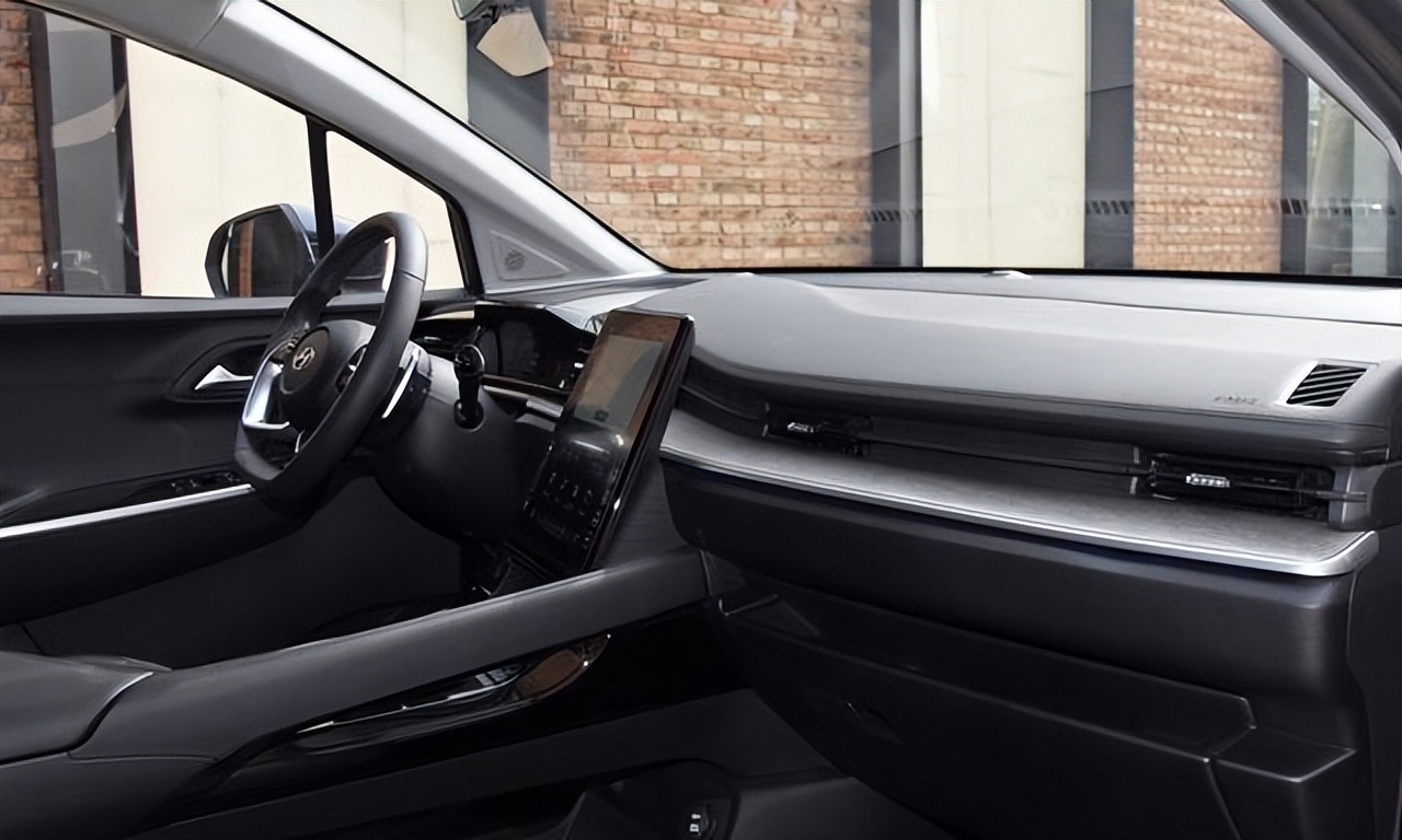 现代库斯途和别克gl8哪个省油,现代库斯途和别克gl8车内空间对比