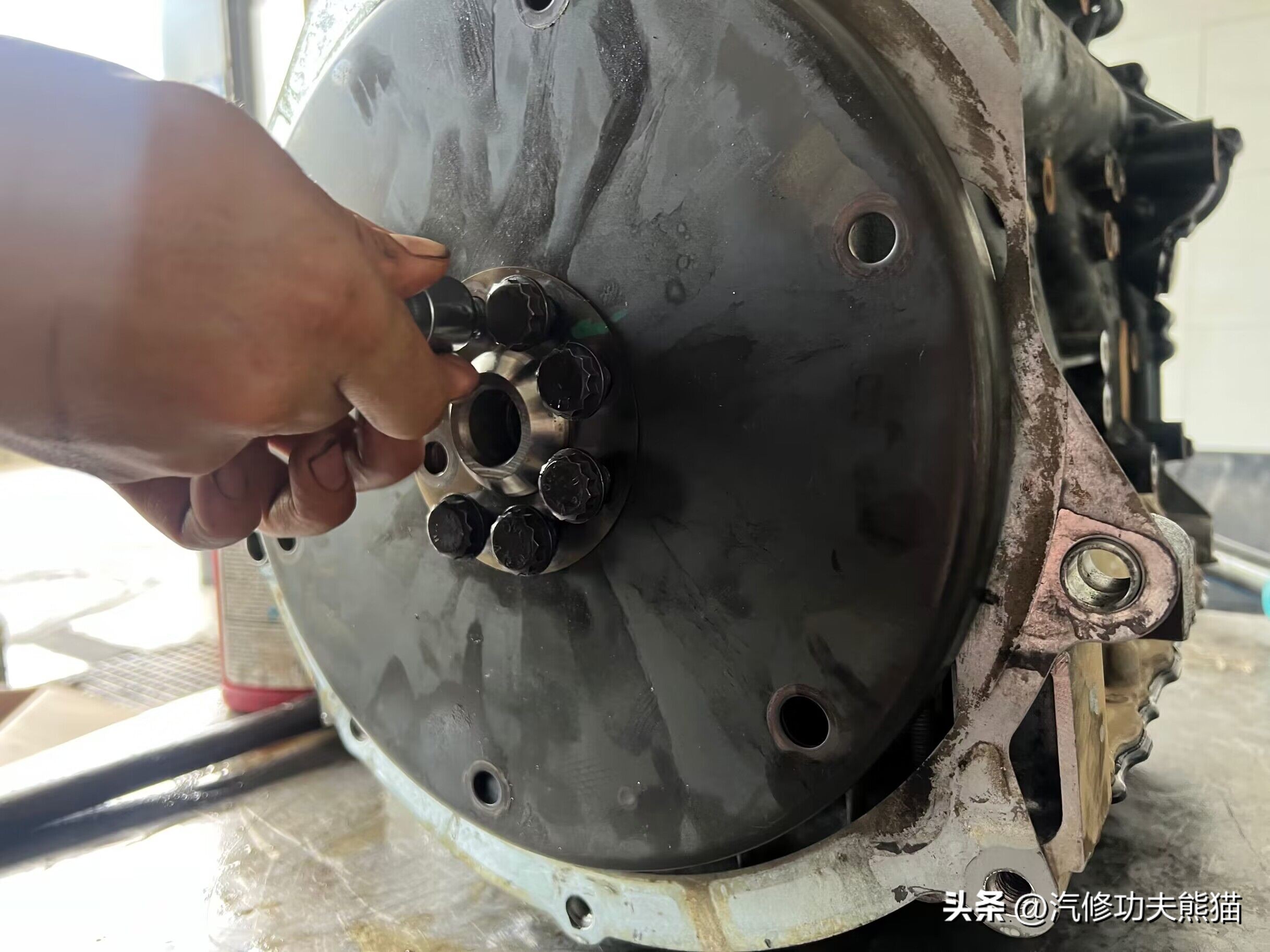 武汉小轿车烧机油处理办法,老款斯柯达烧机油解决方案