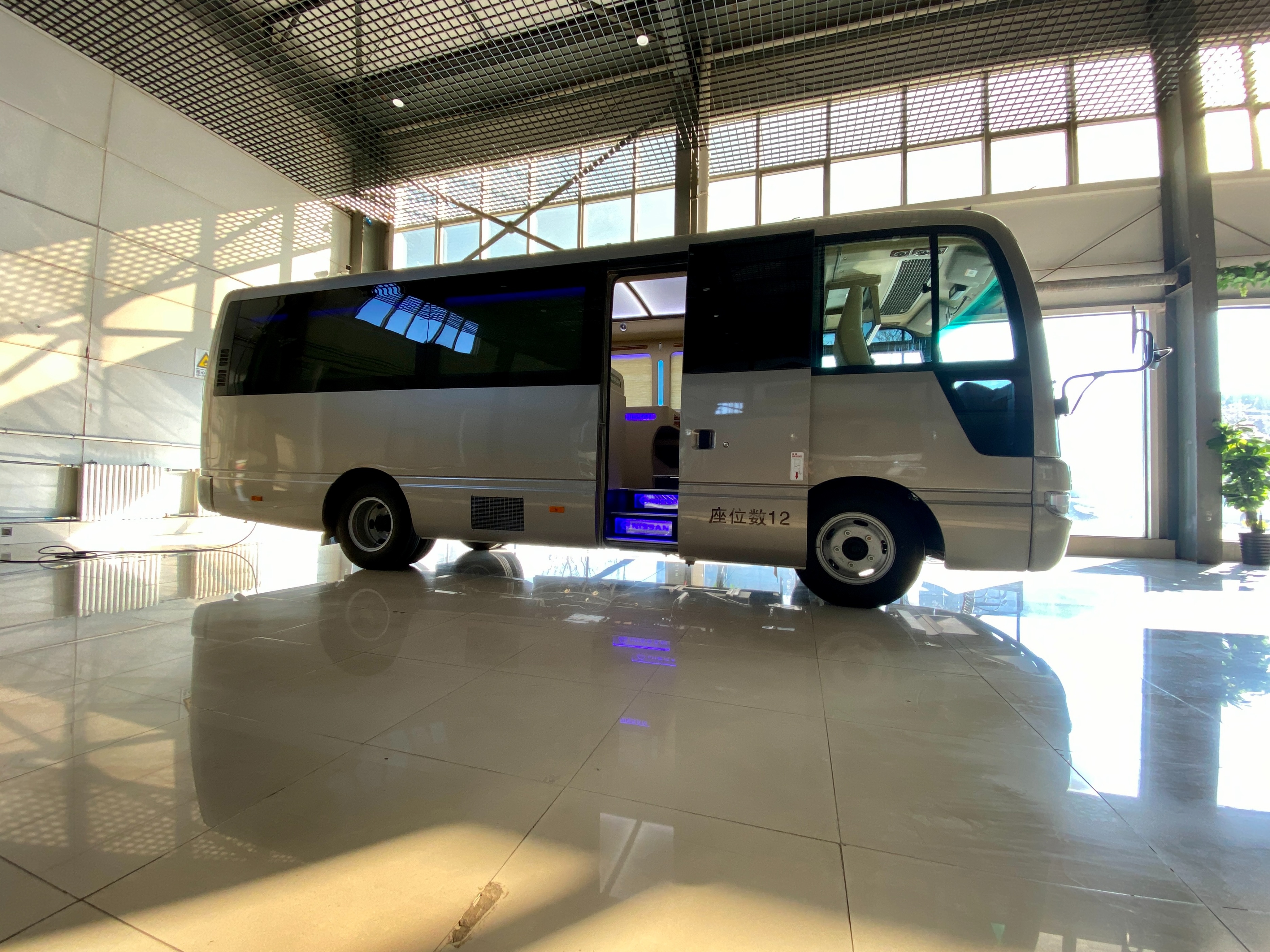 尼桑碧莲最新款,2024款尼桑碧莲12座