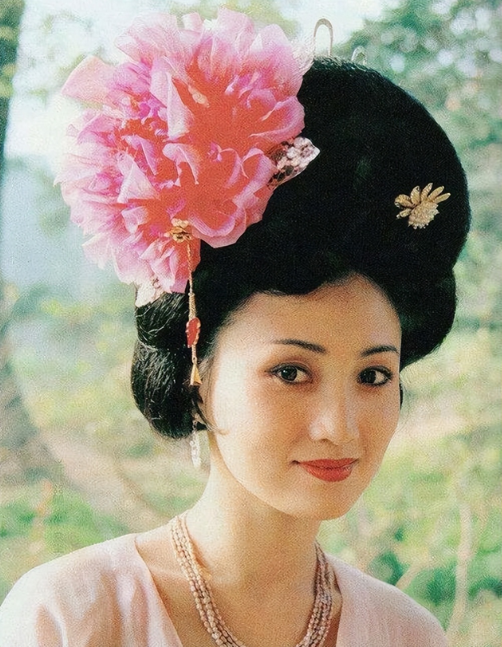 38岁的杨贵妃哀求：陛下救我啊！70岁的唐明皇只老泪纵横不敢看。