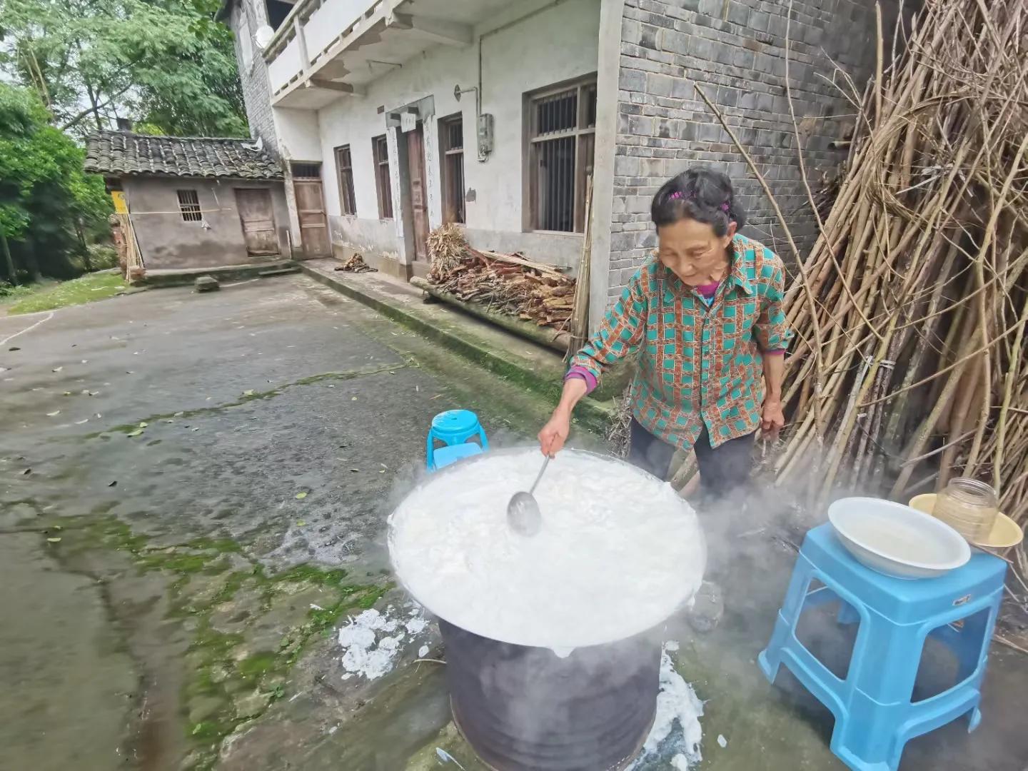 一物降一物卤水点豆腐,卤水点豆腐一物降一物寓意
