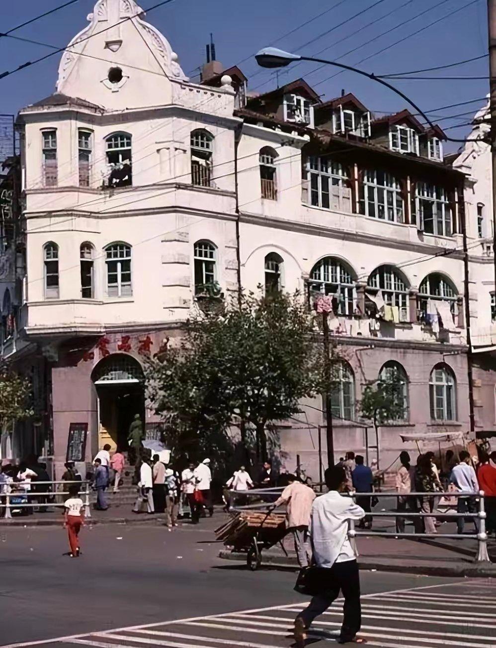 晚清真实老照片:花楼女子媚态百出,溥仪的乳娘丰乳肥臀!