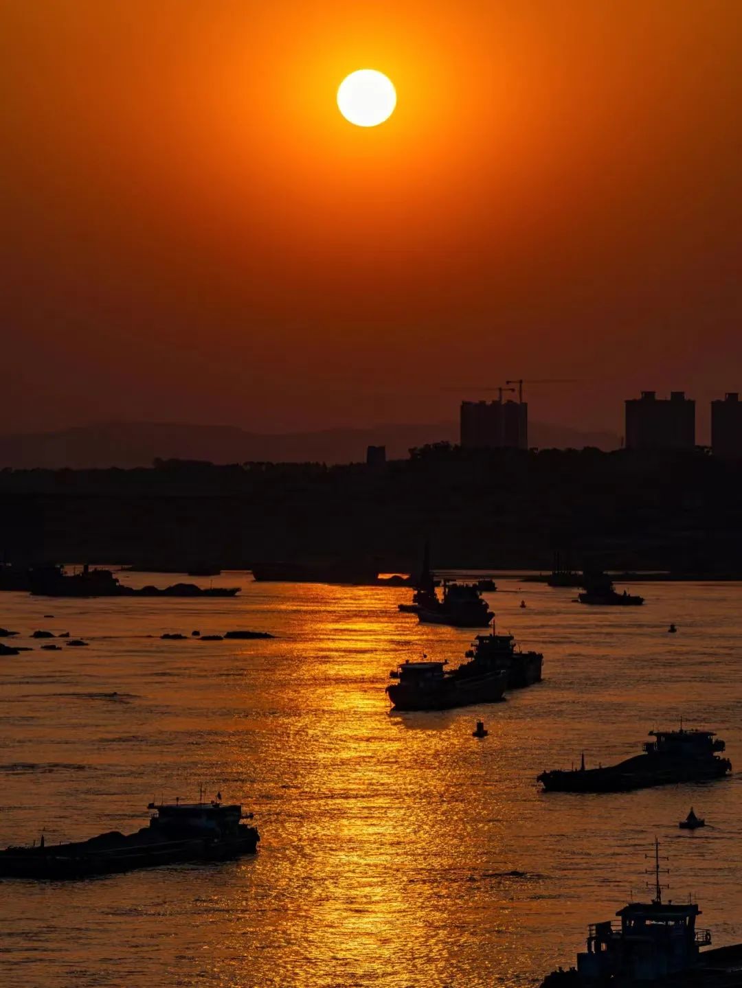 回到小县城朝九晚五,回到朝九晚五的心情说说