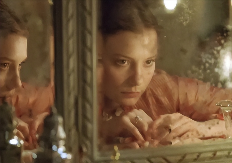 高利贷影响：《包法利夫人》爱玛对高利贷的依赖如何让她灭亡？