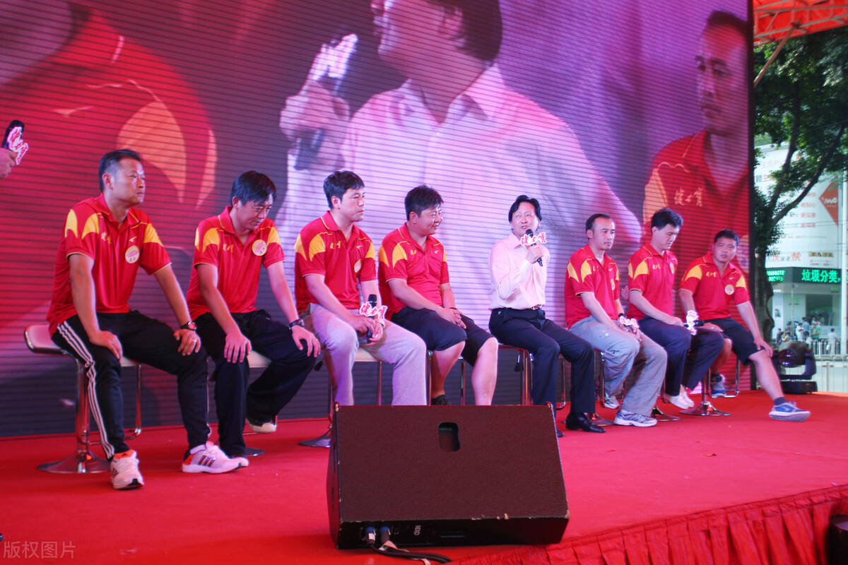 基础和体系薄弱，怎么利用现有资源搞好足球，专业的人干专业的事