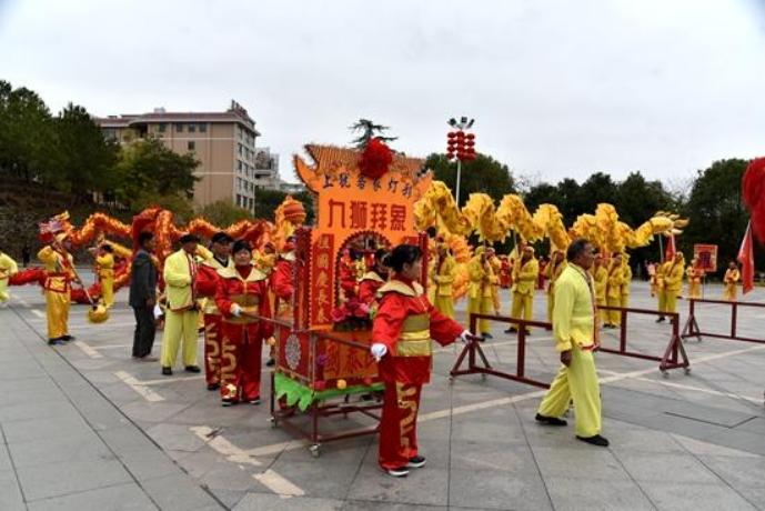 九狮拜象,是赣南客家人年俗,没出过宰相和皇帝的姓氏不能举办