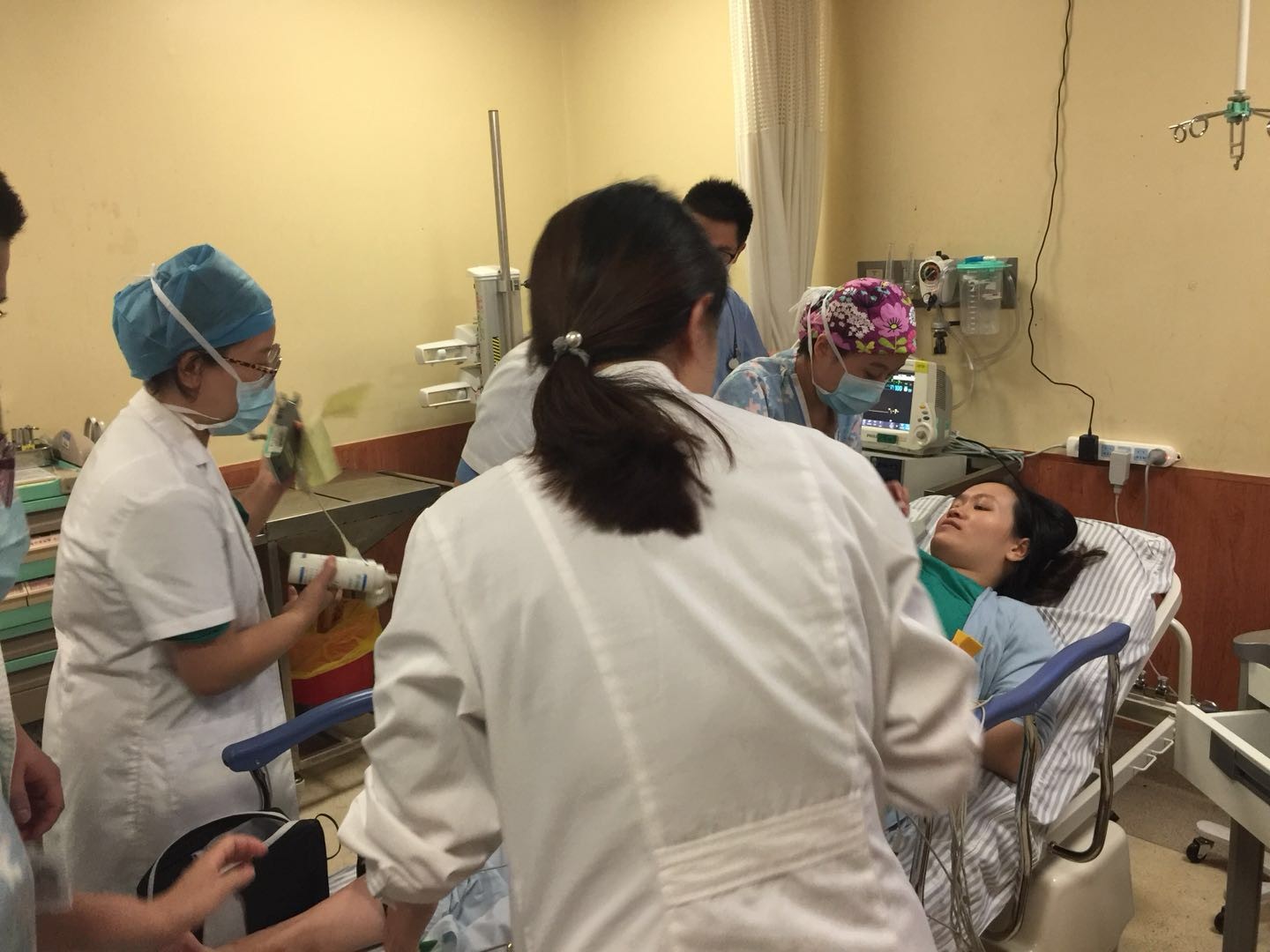 顺产时会把婴儿头部挤变形吗,顺产宝宝头部挤压对智力有影响吗