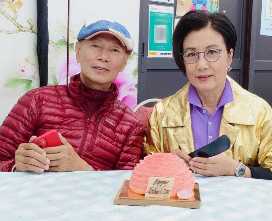 丁克女星过母亲节！汪明荃与干女儿吃大餐，黄杏秀获干儿子送礼物