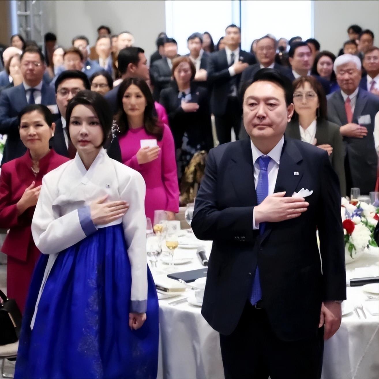 韩国总统夫人金建熙穿搭,韩国现任总统夫人美照