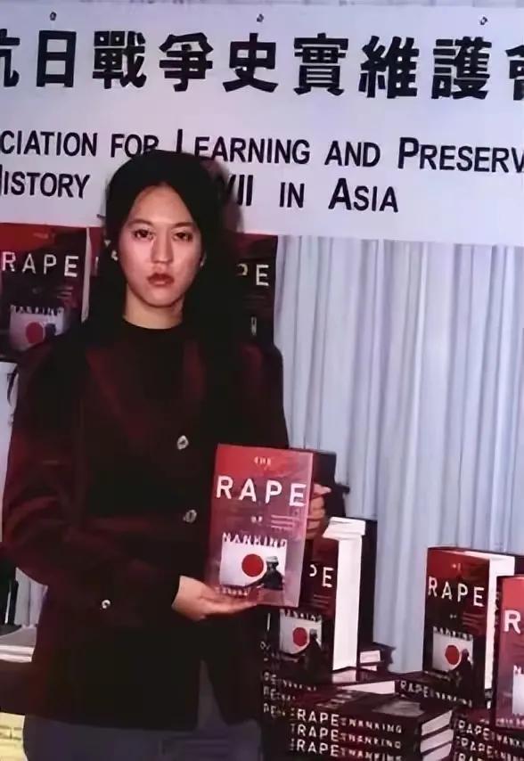 她叫什么名字,她叫皓月