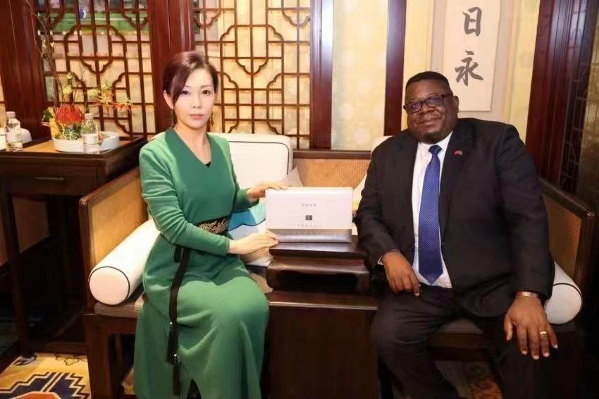 2024骞村叏鐞冨浜ゅ畼杩庢柊鏅氬,椹诲崕澶栦氦浣胯妭鏅氬