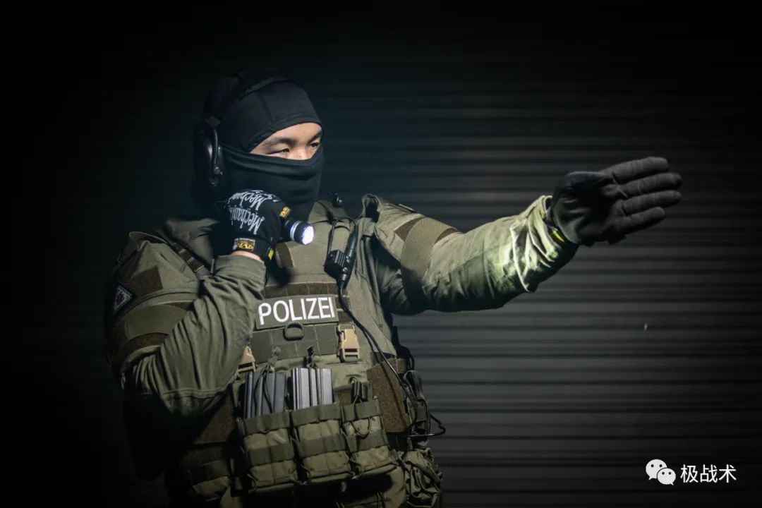 纳丽德手电筒p82测评,新标准战术手电对比纳丽德p80