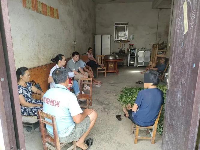 打了小孩一巴掌要被判五年,两个青年打小孩子的事件最新