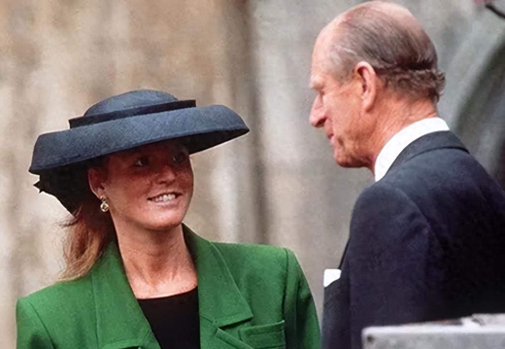 1992年,英国王室曝出丑闻:37岁富商吮吸着33岁王妃的脚趾