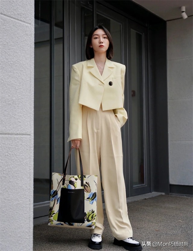 杏色直筒裤初秋穿搭,春秋黑色显瘦微喇小黑裤穿搭