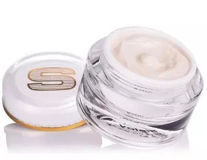 这些面霜高效保湿，有效抚平细纹皱纹，重建，改善肌肤弹性与活力