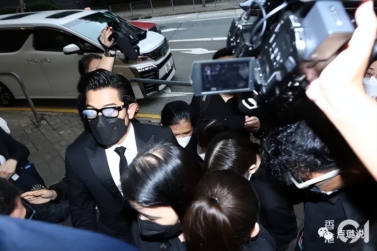 天王隐藏的“大老婆”，把持20亿财产，一生不婚不育，图的是啥？