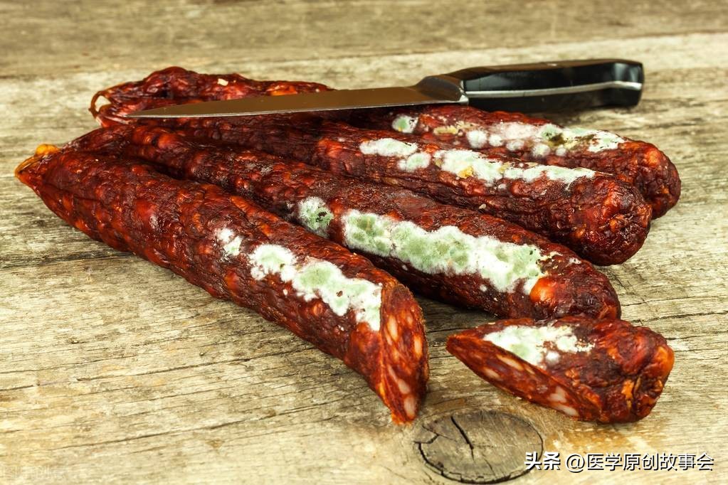 放了十年的腊肉长满霉斑还能吃吗,放了8年长满霉斑和包浆的腊肉
