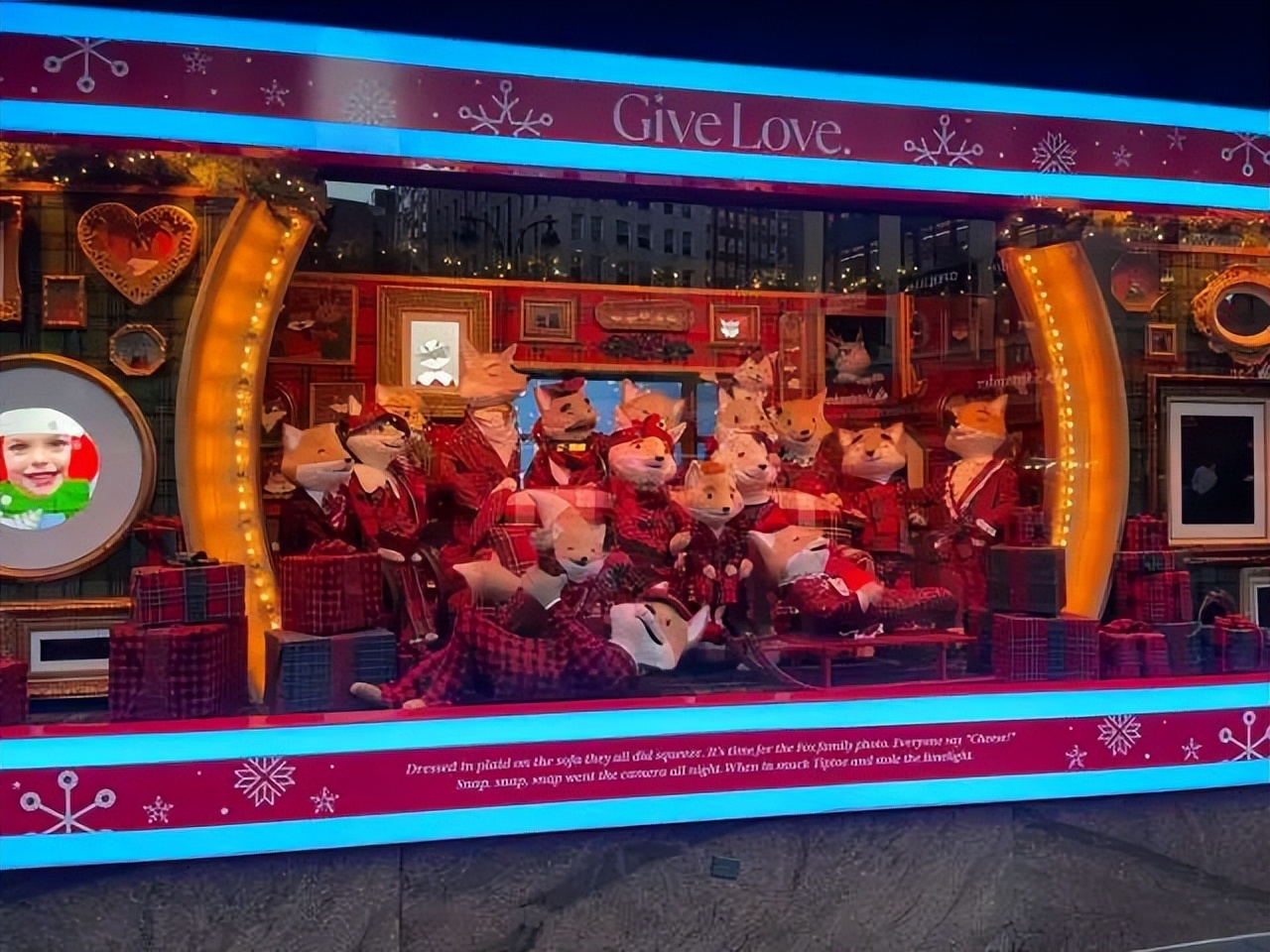 奢侈品秀场设计经典,奢侈品门店圣诞装扮