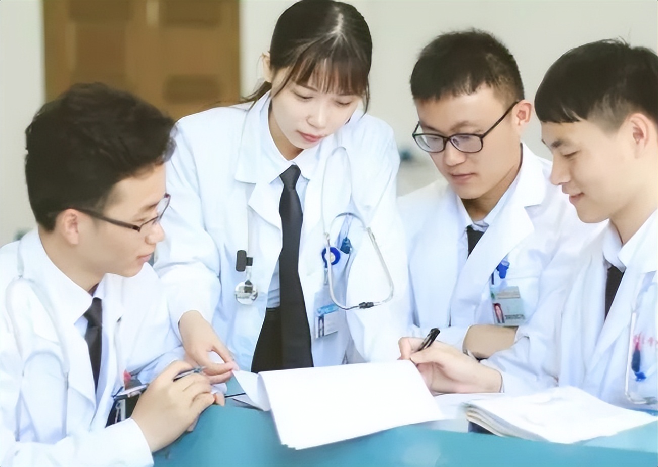 医学类中等专业学校排名,我国顶级医学院排名划分四个等级