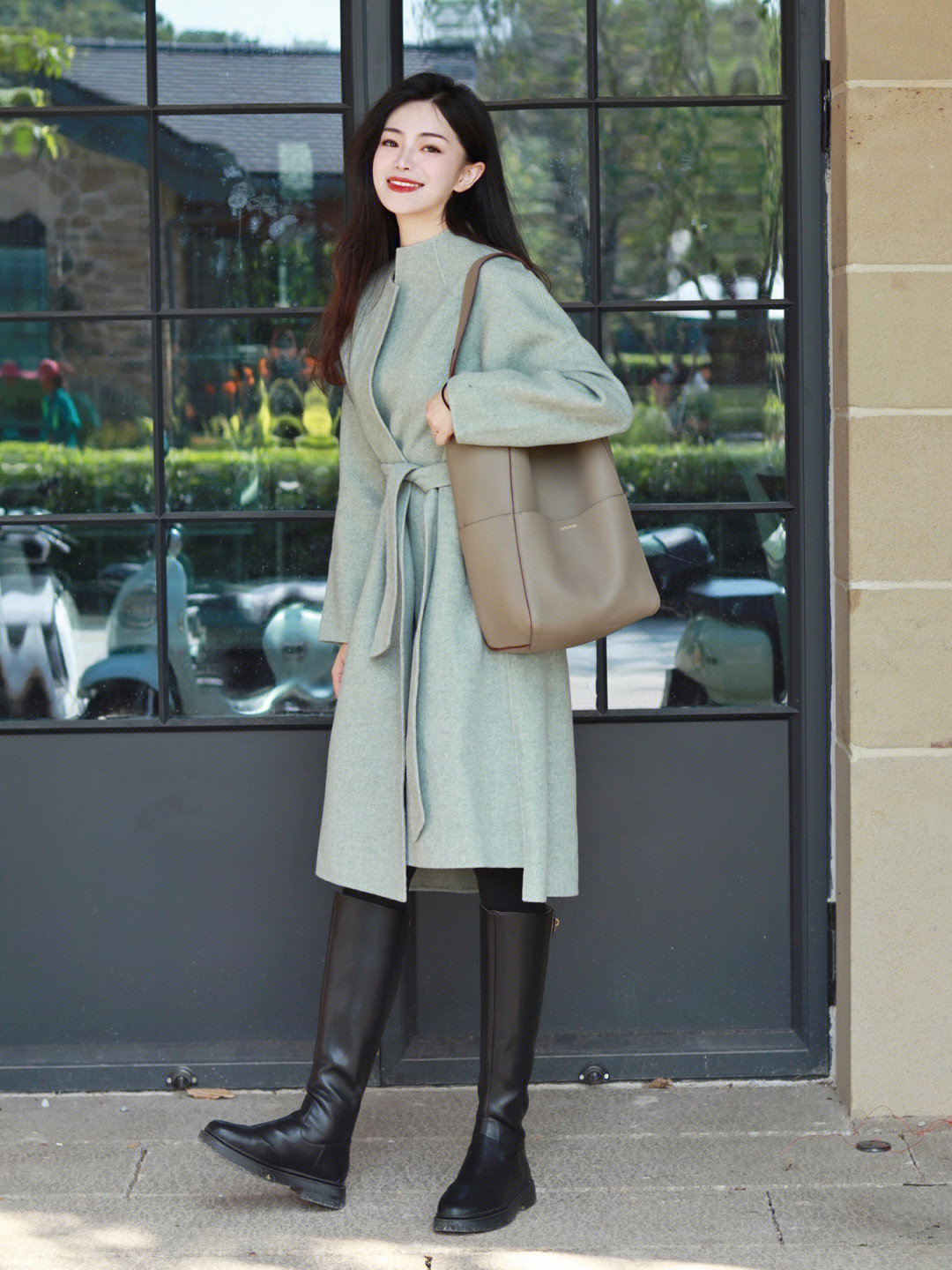 针织衫显瘦配半身裙气质优雅,职场女士针织衫搭配高腰半身裙