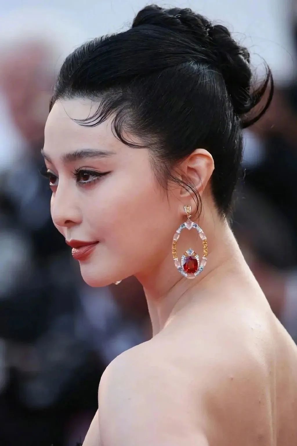 戛纳红毯范冰冰艳压群芳,范冰冰再次惊艳戛纳红毯