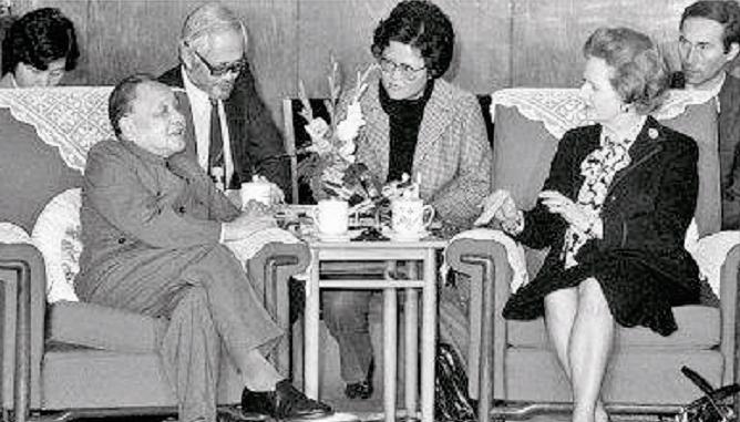 84年香港回归遭阻,邓公霸气回怼:要打随时恭候,铁娘子当场噤声