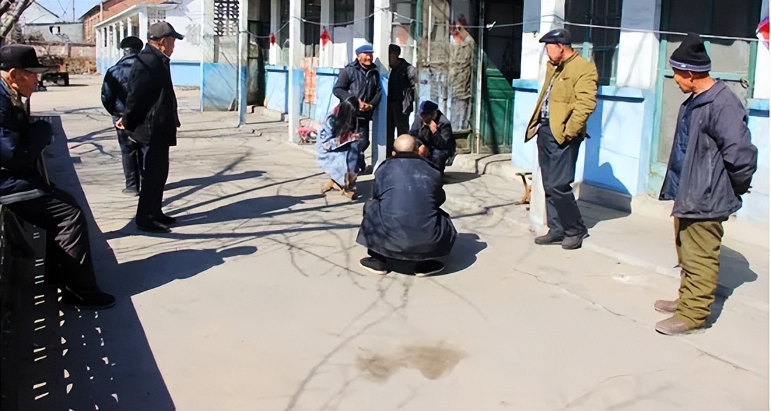 山东66岁老人自办活人出殡,山东省一位66岁老人办活人葬礼