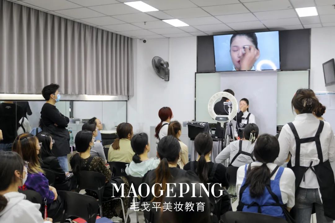 上海毛戈平化妆培训学校,毛戈平学校学几个月比较好