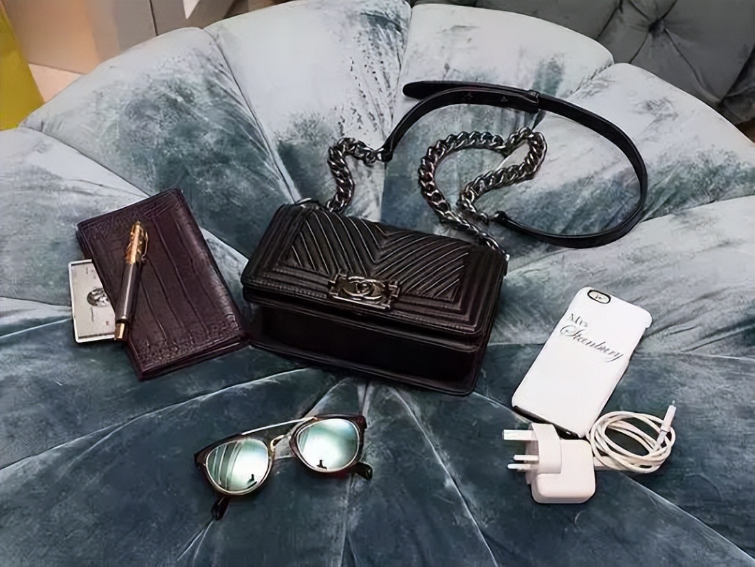 香奈儿包有瑕疵,大牌包包毛病