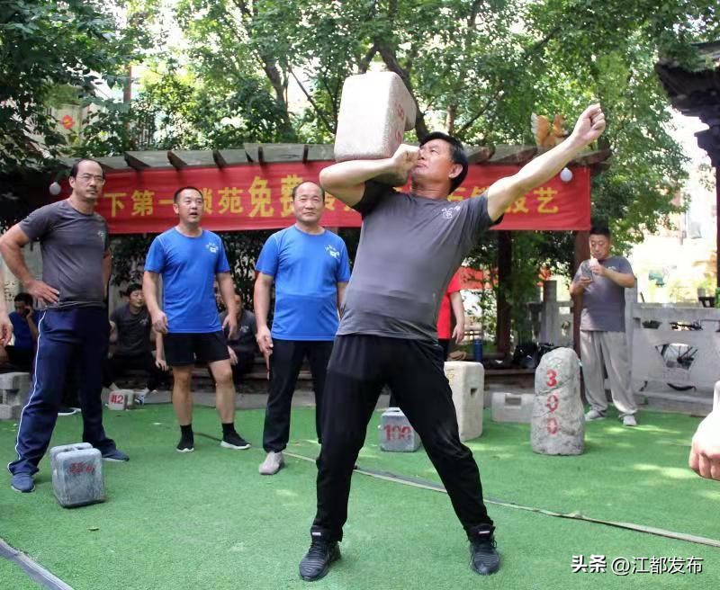 沈长贵：玩转百斤石锁，带动全民健身