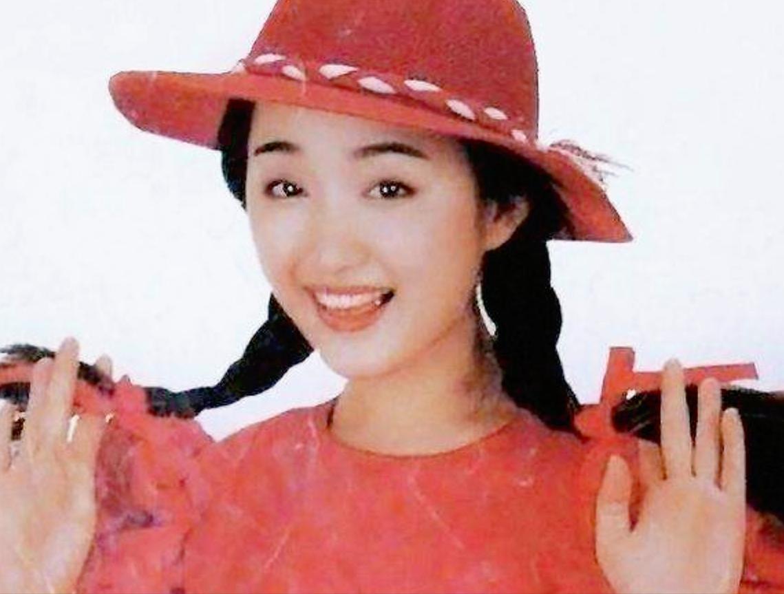 杨钰莹45岁不老照片,杨钰莹从1岁到50岁的容颜变化