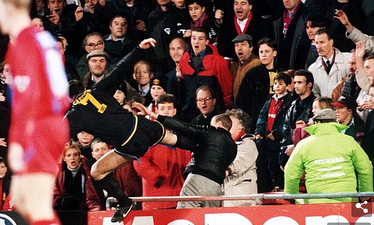 齐达内把足球艺术发挥得淋漓尽致,足球历史十大巨星齐达内