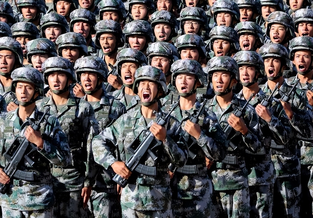 解放军什么级别军官可以佩戴手枪,解放军什么级别会配备手枪