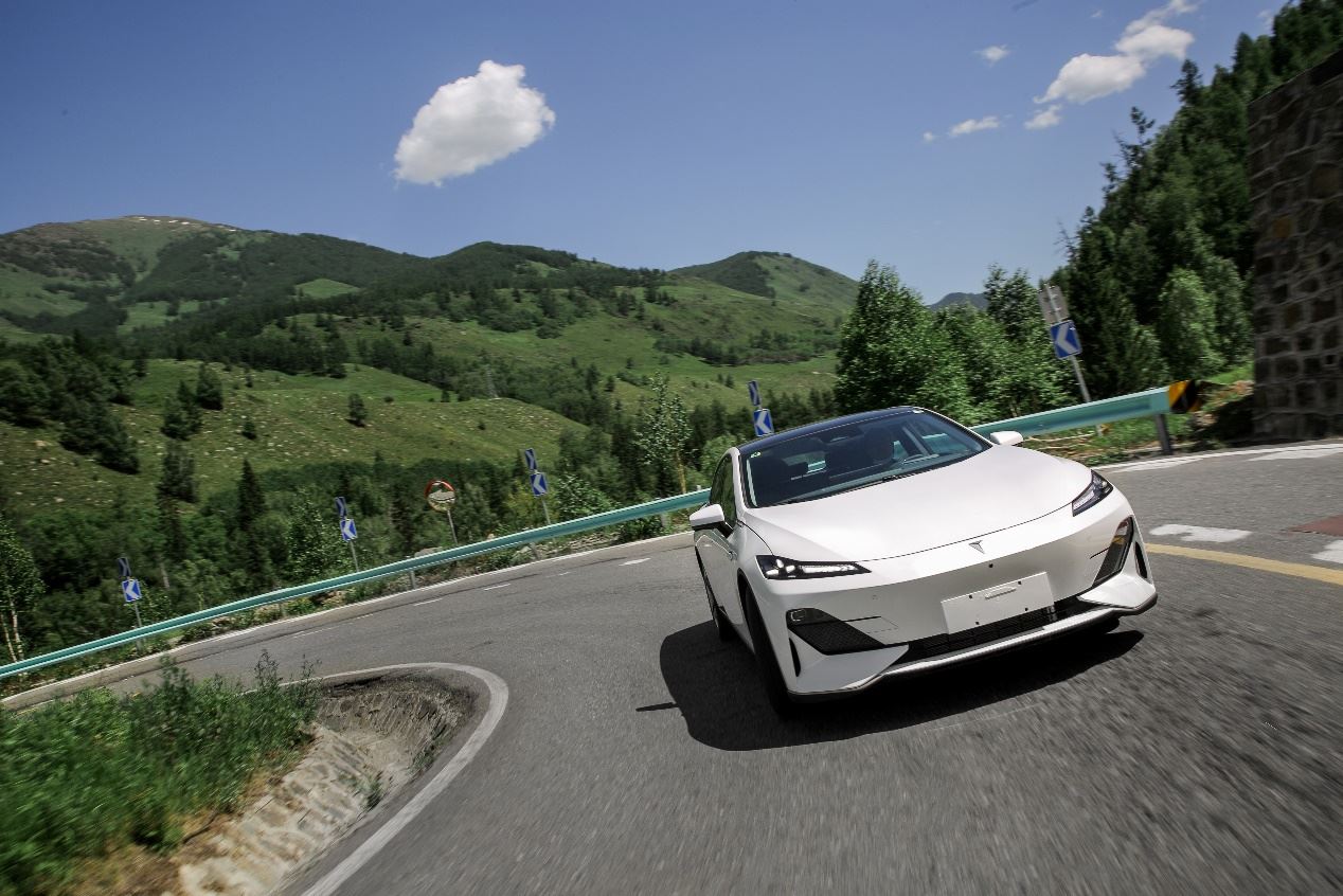 开完朋友的SL03增程版，我放弃了所有的合资燃油中型车