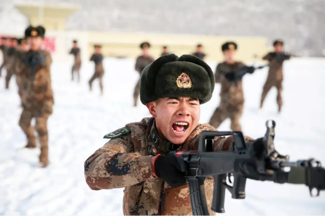 部队里打雪仗,部队打雪仗站岗