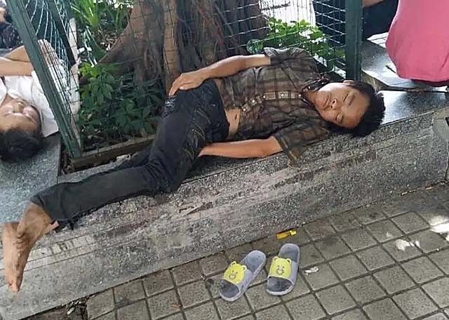 “三和大神”：每天混日结，为了口吃的，有人甚至会*身卖**份证