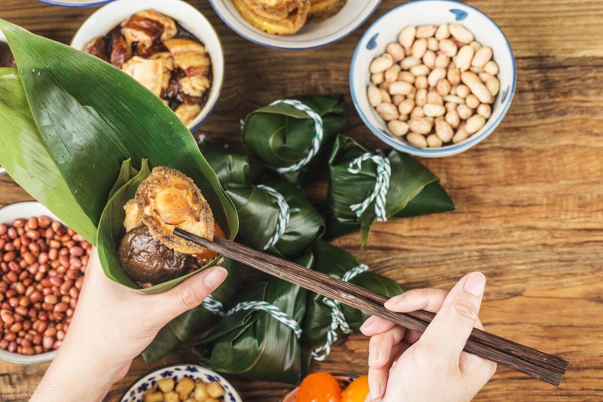 端午节挂艾草挂好了能换地方吗,端午哪三种家庭不能挂艾草