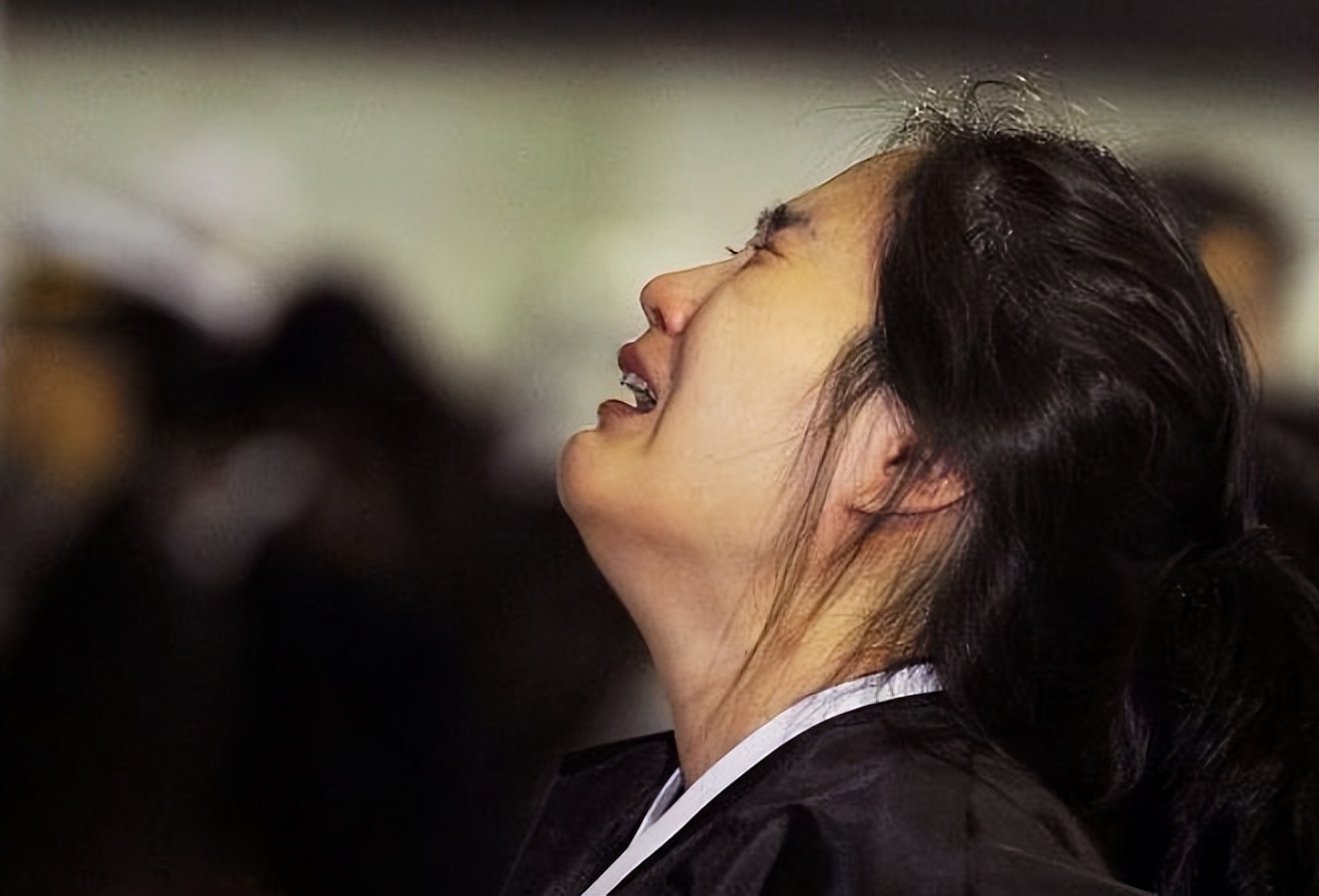 考研容易且适合考公务员的专业,考研考公务员比较有用的专业