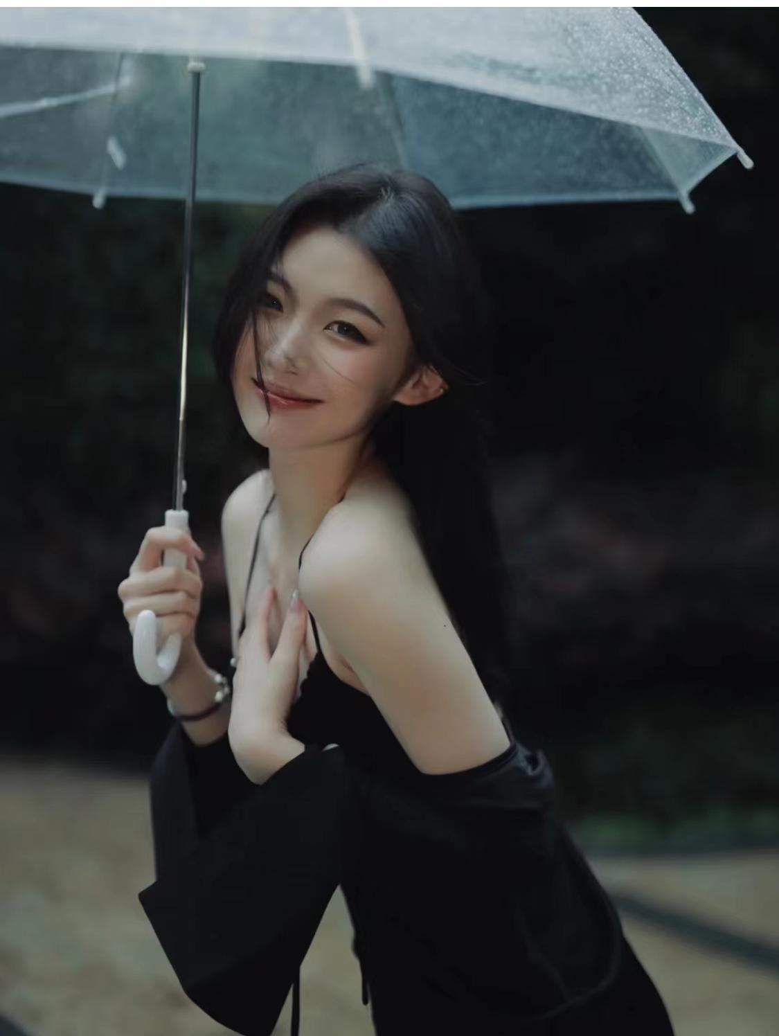 真正精致的女人，开春一定要有一瓶“钓系香”，散发浓浓女神气质