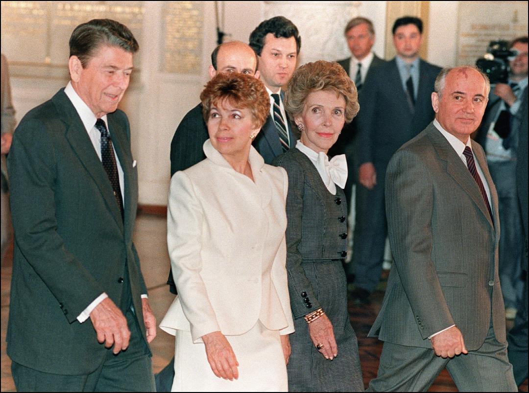 戈尔巴乔夫纪录片档案,逐梦演艺圈梗概