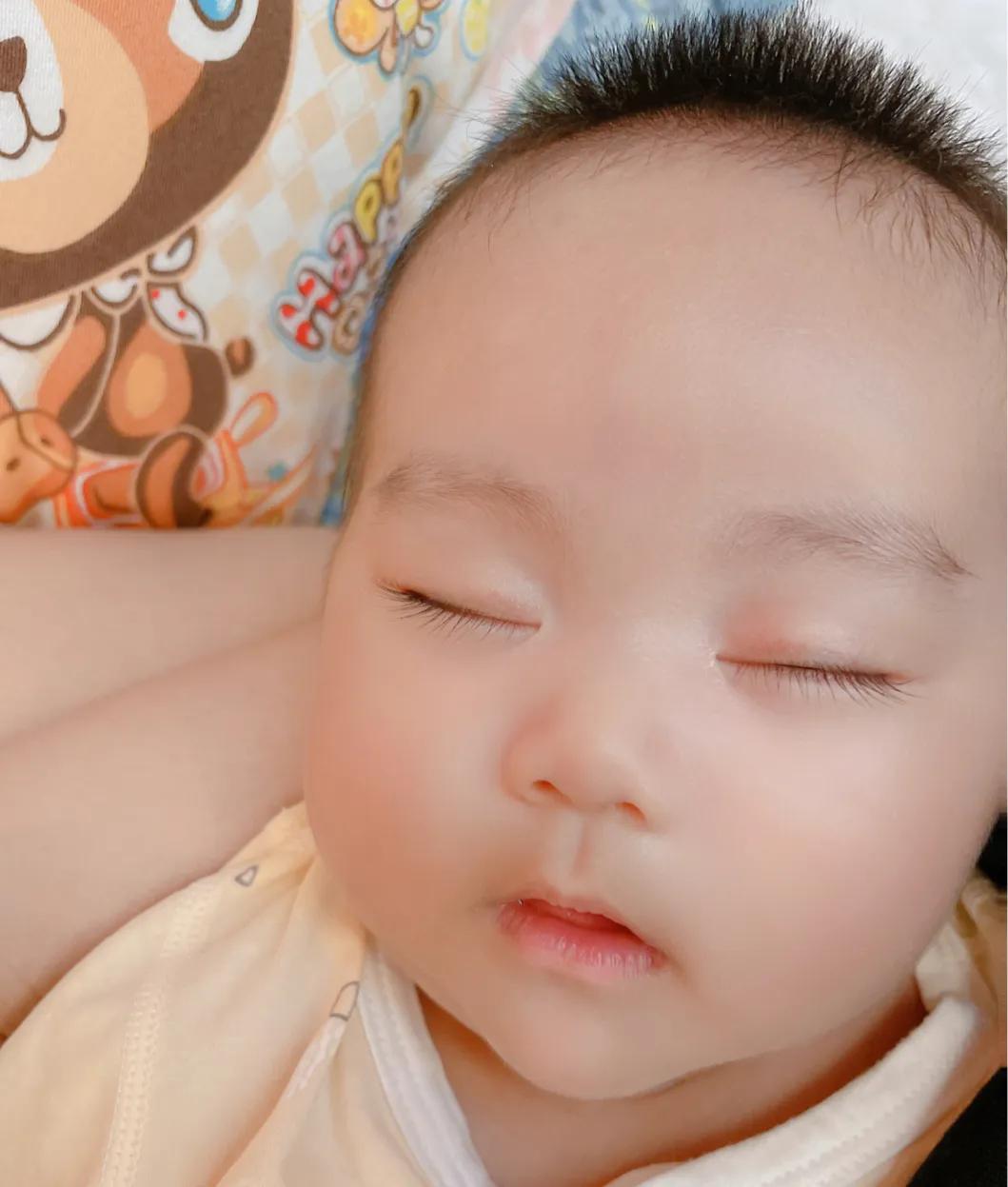 亲测有效哄睡小技巧,一岁多宝宝戒夜奶的正确方法