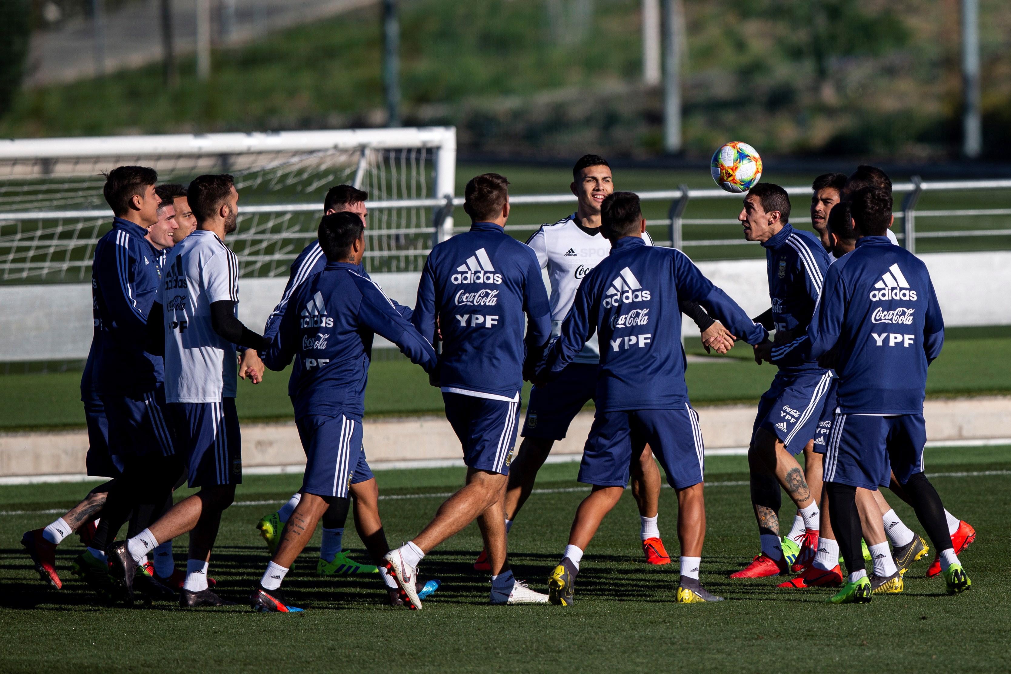 阿根廷足球有哪些球星,阿根廷足球历史第一人