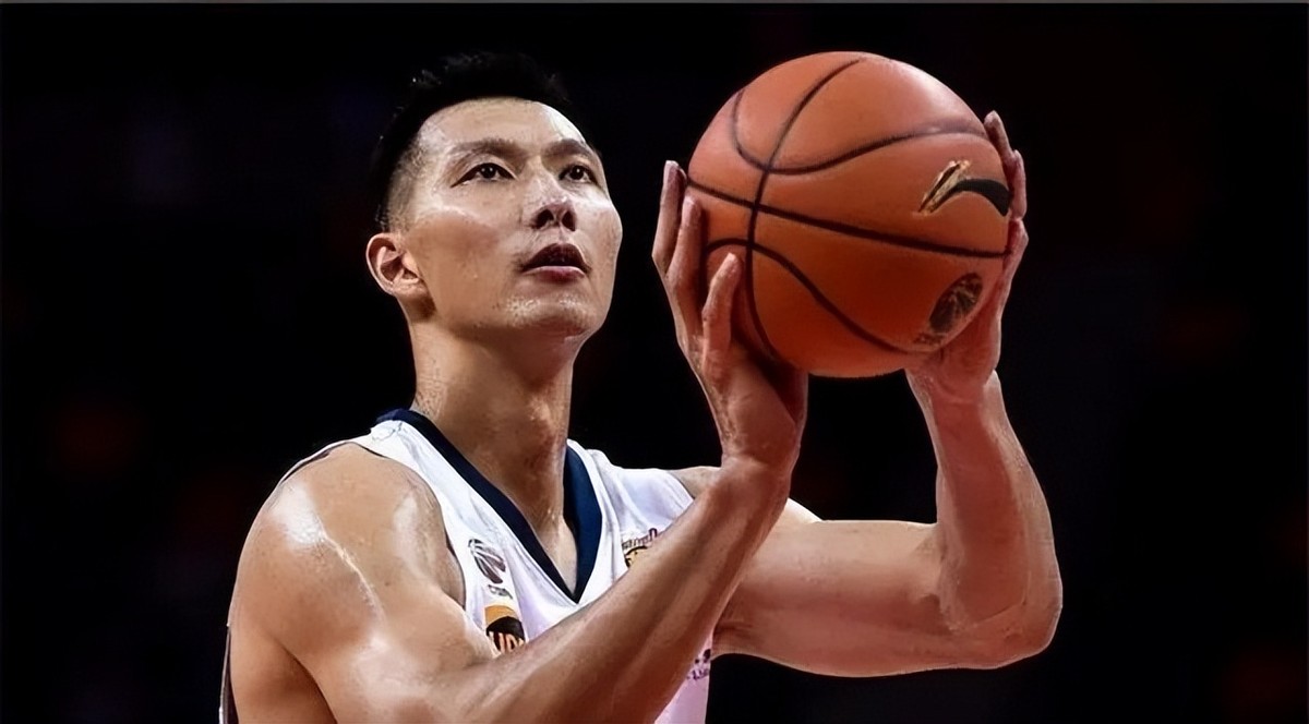 易建联的妻子是谁,易建联和他的妻子有多恩爱